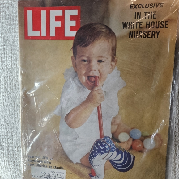 Iconic JFK Memorabilia LIFE Magazine 2 ISSUES JFK JFK JR. White House 1961 1963 - Picture 10 of 16